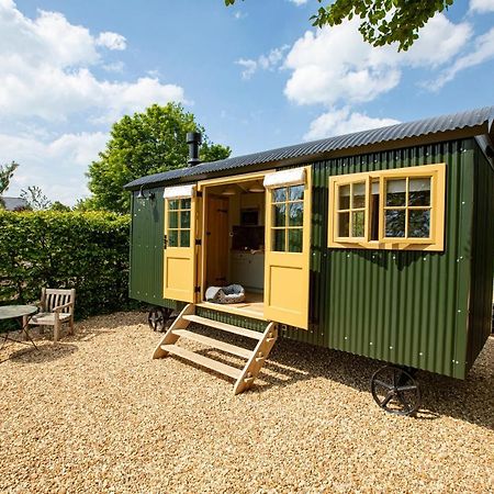 Hill House B & B & Luxury Shepherds Huts Castle Combe Exterior photo