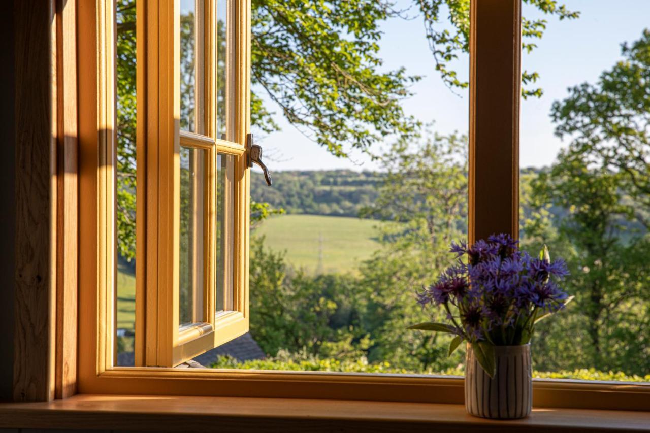 Hill House B & B & Luxury Shepherds Huts Castle Combe Exterior photo