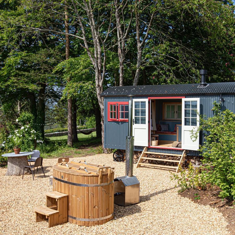 Hill House B & B & Luxury Shepherds Huts Castle Combe Exterior photo