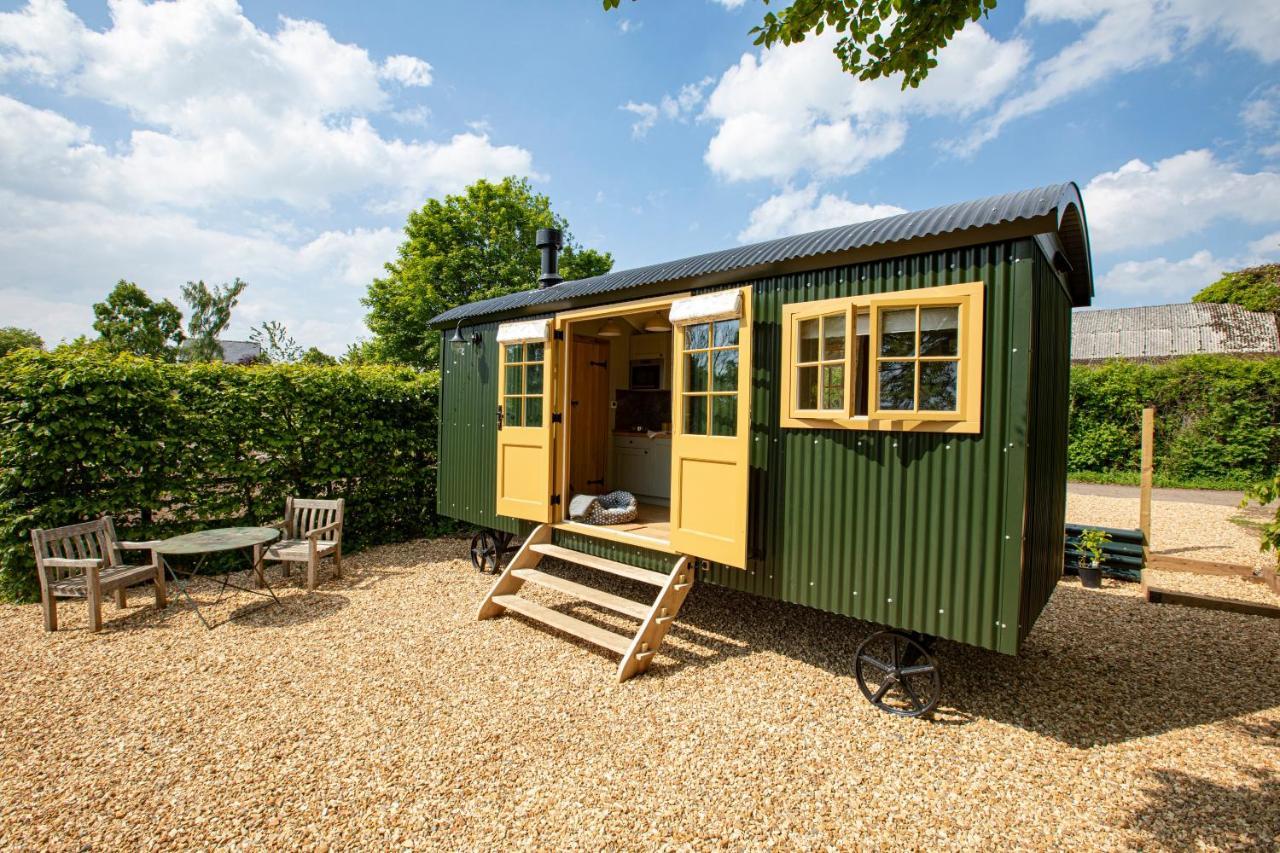 Hill House B & B & Luxury Shepherds Huts Castle Combe Exterior photo