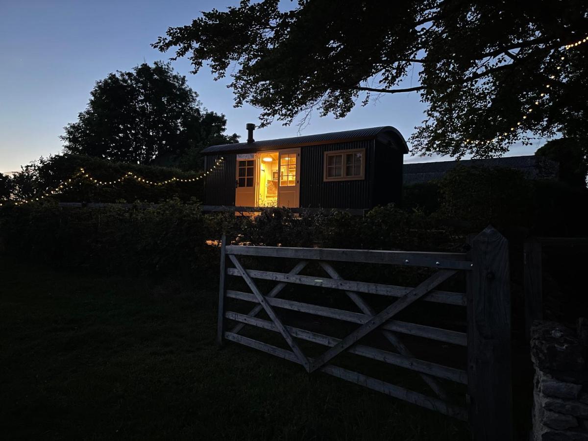 Hill House B & B & Luxury Shepherds Huts Castle Combe Exterior photo